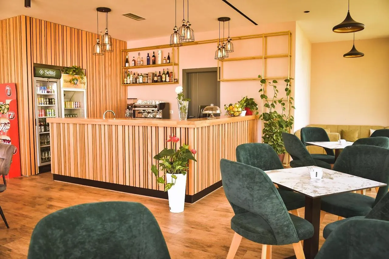 Airport Garden Hotel Rinas