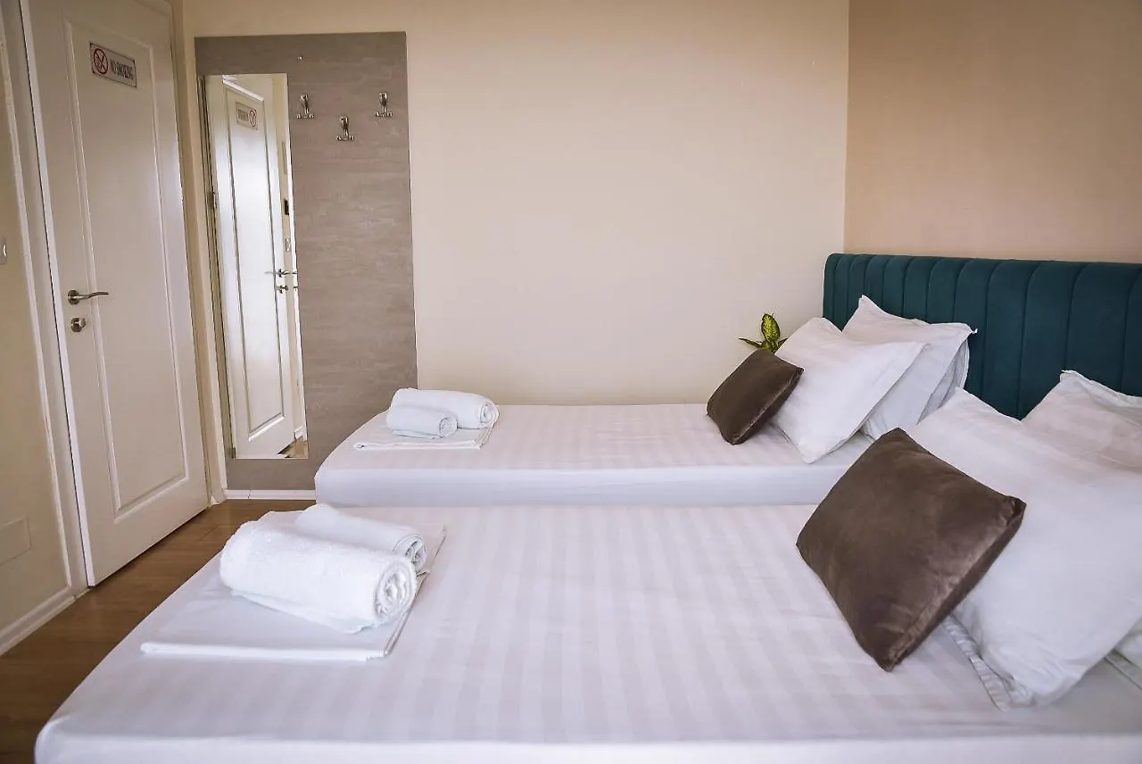 Airport Garden Hotel Rinas Albanien